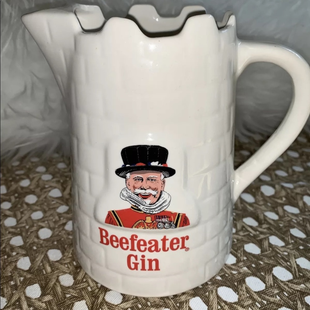 Vintage Beefeater Gin Castle Ceramic Pitcher Stein Mug Wade England Kobrand A10